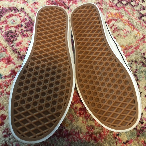 • Disney Minnie Mouse Vans • - Picture 4 of 8